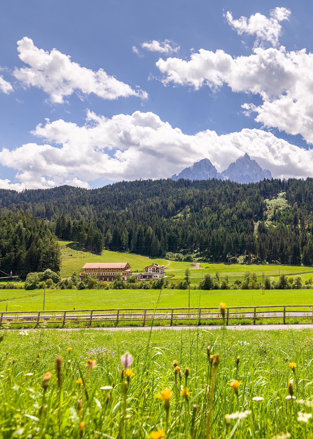 <span><b>Unique location</b><br>
standalone location surrounded by nature<br>
<a class="button" href="/en/booking/">Book now</a></span>